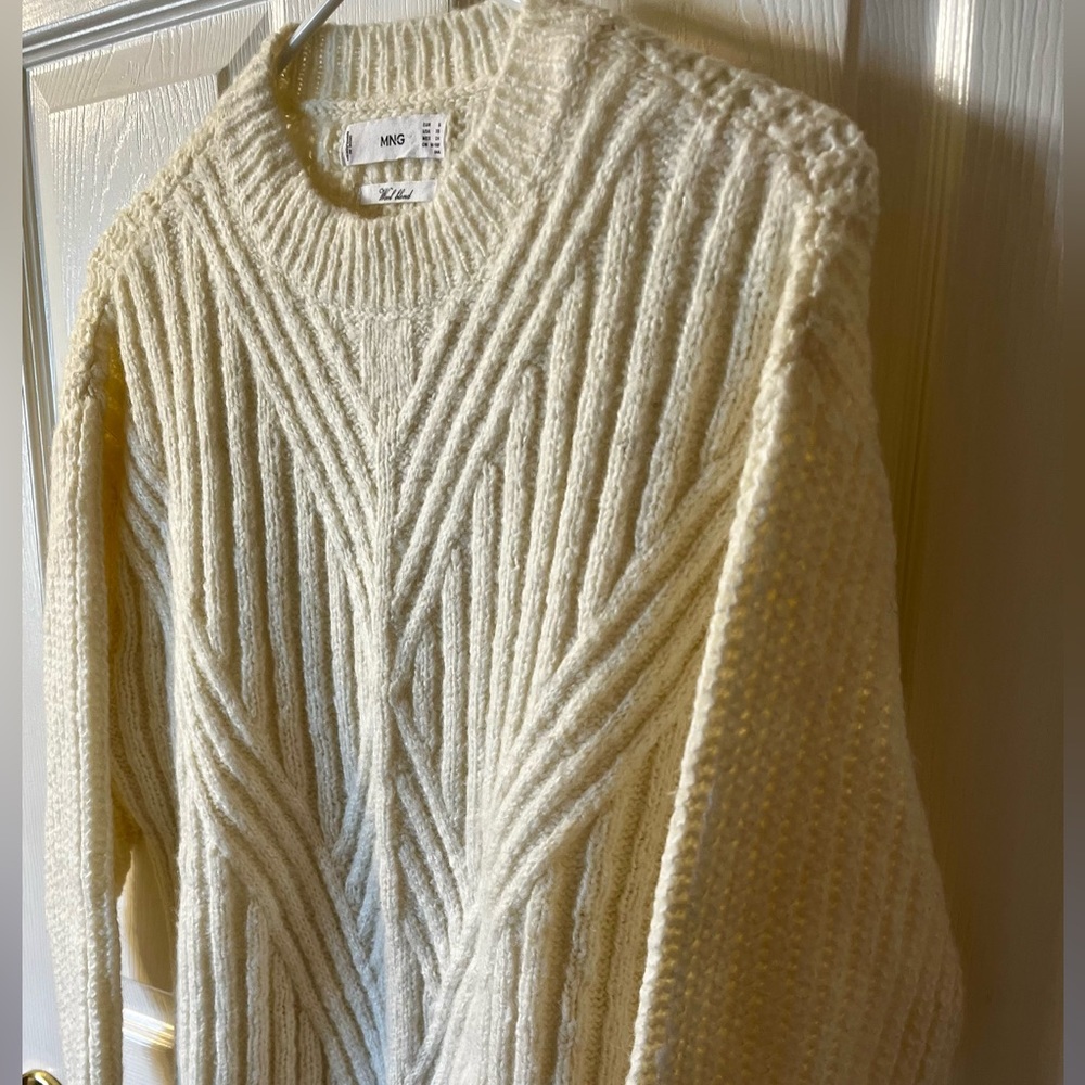 MANGO Cream Chevron Rombo Sweater; Size XS (oversized - wears like Medium/Large)